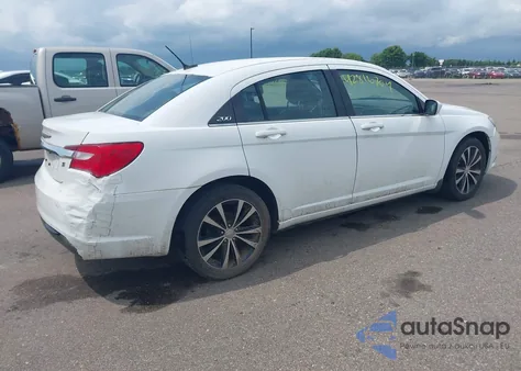 2014 Chrysler 200 Limited z USA, uszkodzony, nr VIN 1C3CCBCG9EN151944